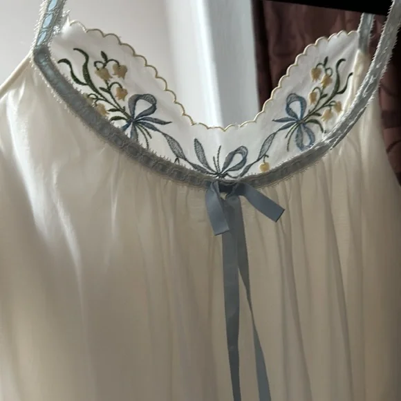 Vintage 50s/60s nightgown floral embroidered - Picture 6 of 6